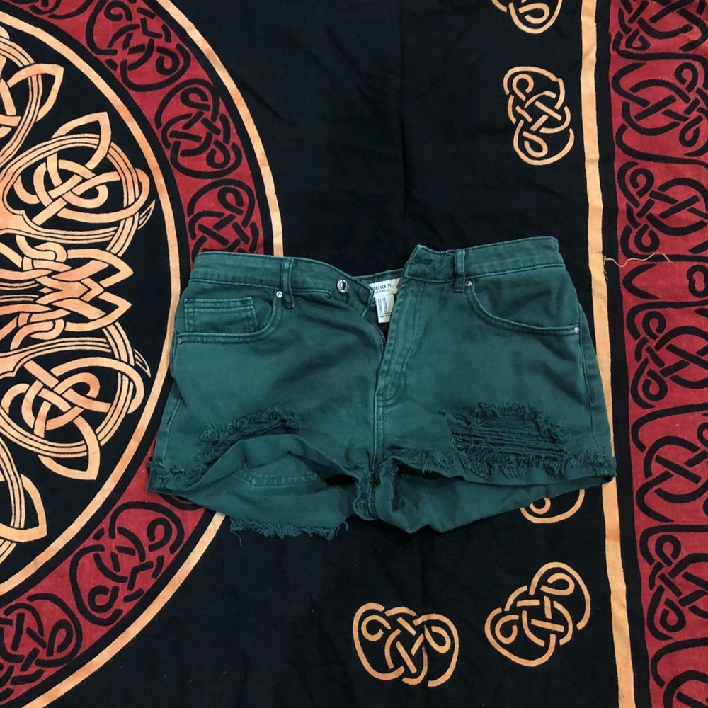FOREVER 21 green distressed shorts